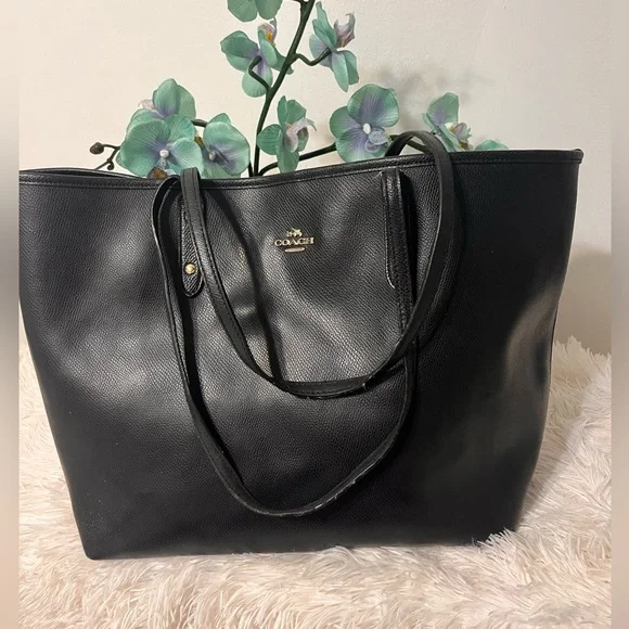 AUTHENTIC COACH SHOULDER BAG- - Picture 1 of 6